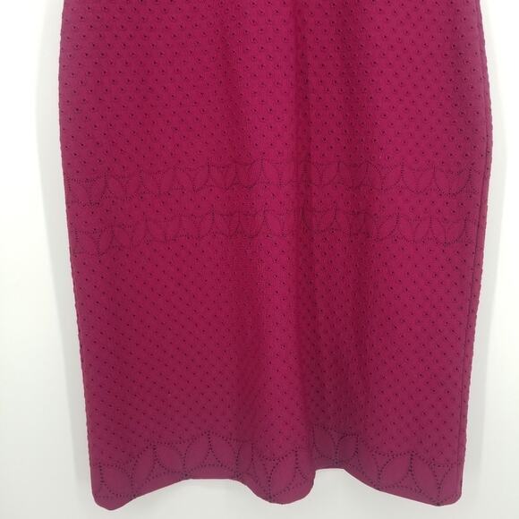 3/$25 Julia Jordan Textured Floral Bodycon Dress 4 Fitted Short Sleeve Berry Red - Picture 5 of 7